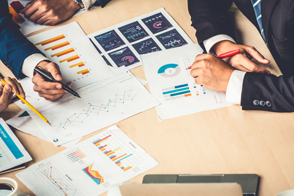 幫助企業(yè)應(yīng)對變革挑戰(zhàn)，實現(xiàn)組織轉(zhuǎn)型與優(yōu)化