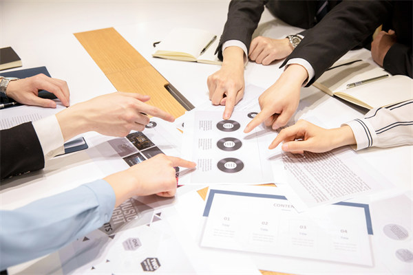 營(yíng)銷團(tuán)隊(duì)管理：培養(yǎng)高效團(tuán)隊(duì)，提升執(zhí)行力