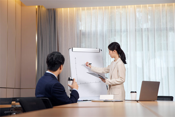 創(chuàng)新薪酬管理模式，構(gòu)建高效激勵與留任新機制