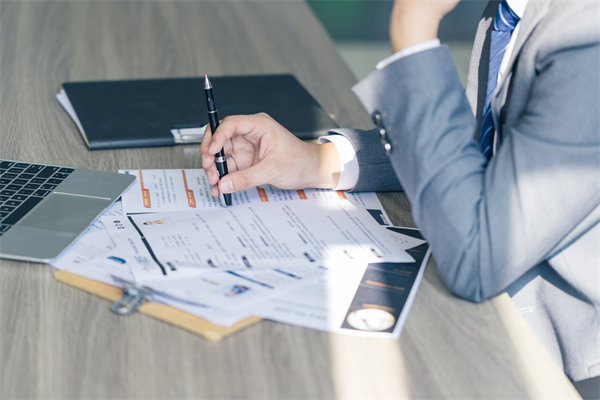 企業(yè)在招聘過(guò)程中，如何確保公平性與多樣性并存？
